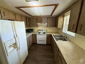 Building Photo - 923 S Brisson Terrace