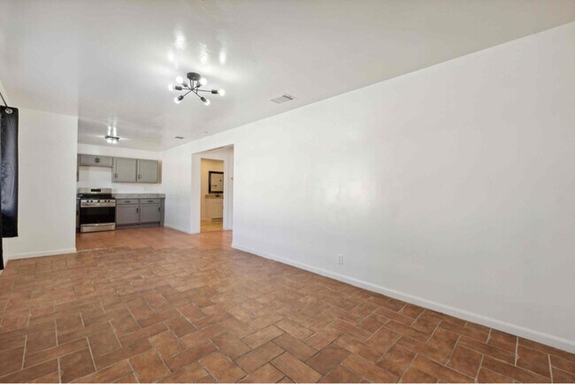 Foto del edificio - 810 Zachry Dr