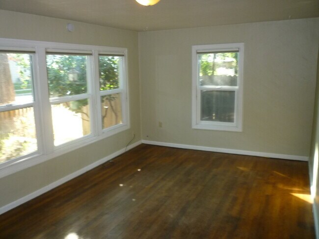 Foto del edificio - Cute 2 Bed 2 Bath!