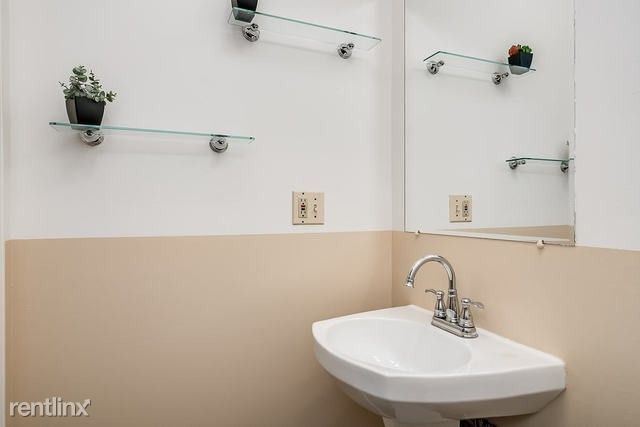 Foto del edificio - 2 br, 1.5 bath Townhome - 1613 S. Newberry