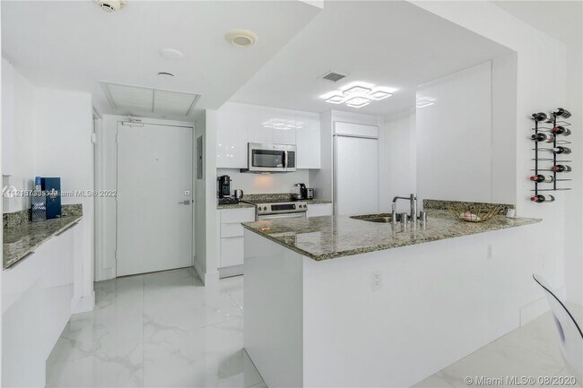 Foto del edificio - 10275 Collins Ave