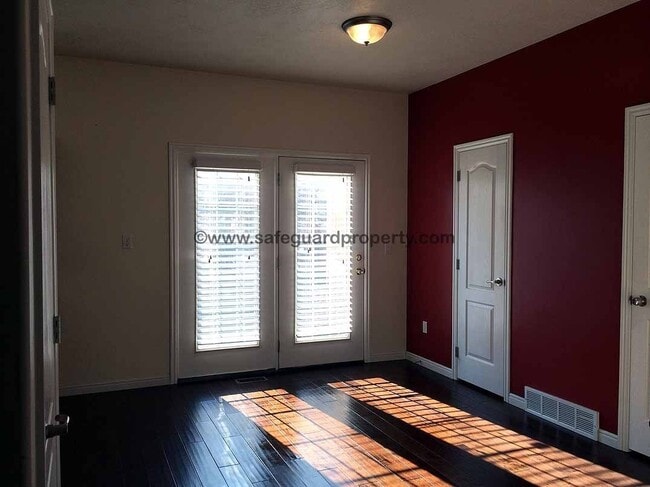Building Photo - Spacious 3-Bedroom Townhome in Gated Draper Community
