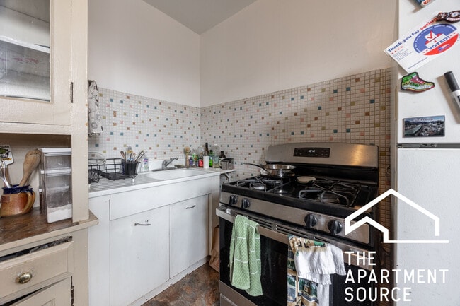 Foto del edificio - 3710 N Hoyne Ave