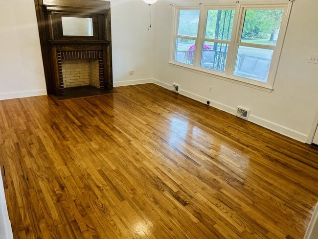 Building Photo - 111 Pinehaven Dr