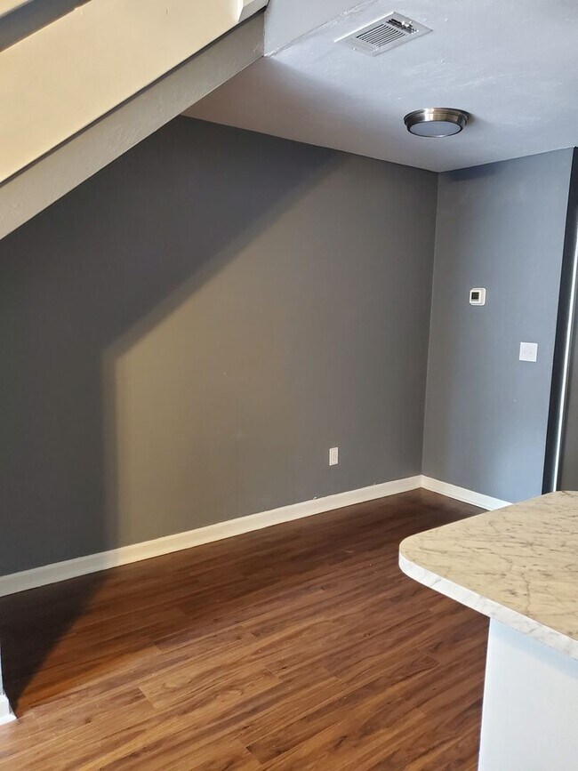 Building Photo - Dual Suite Comfort: 2BR/2BA Townhouse with Washer/Dryer Included