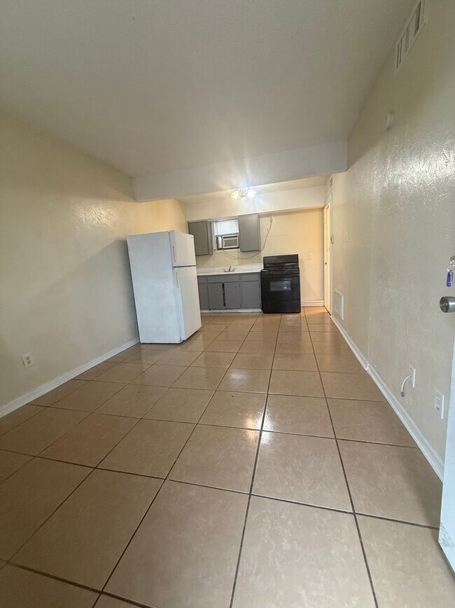 Foto del edificio - 1601 E Central Texas Expy