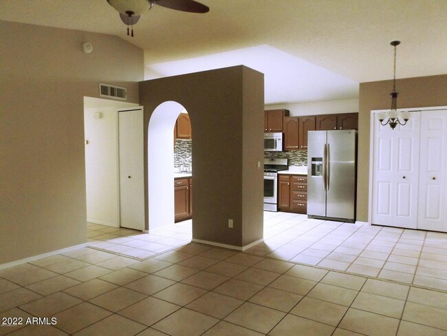 Building Photo - 792 S Sunset Vista Dr