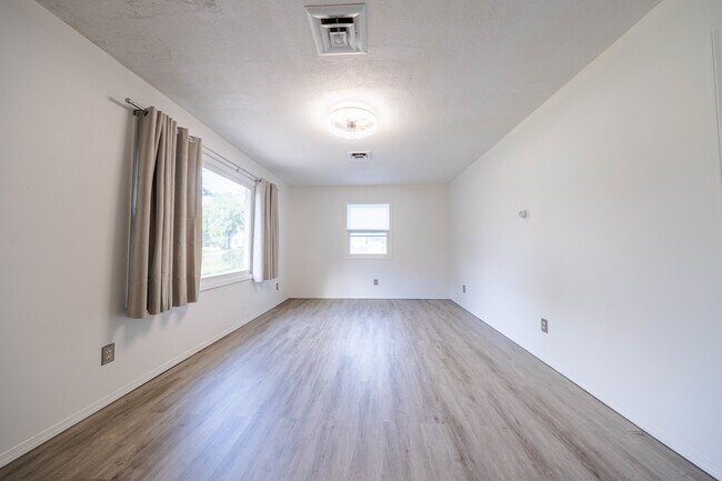 Building Photo - 206 Wesley Ave