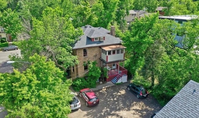 Building Photo - “The Lennartz House” Tons of character wit...