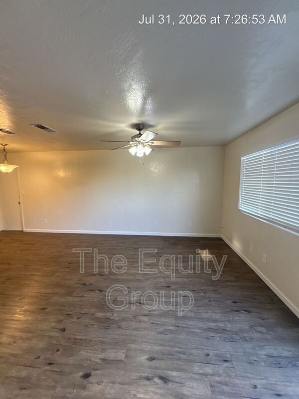 Building Photo - 547 E Tulare Ave