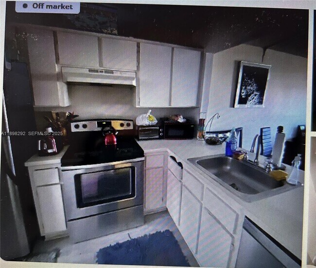 Building Photo - 911 NE 209th Terrace