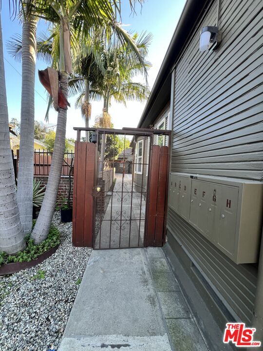 Foto del edificio - 1436 E 4th St