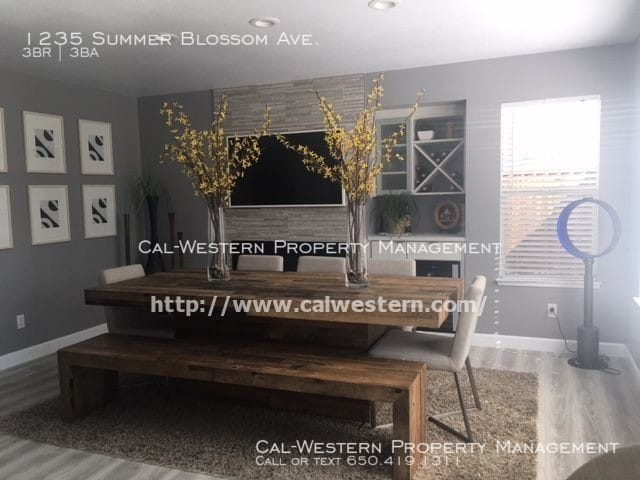 Building Photo - 1235 Summer Blossom Ave