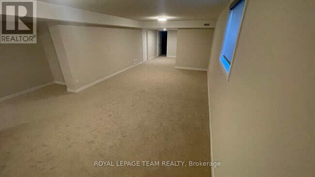 Building Photo - 914 Lillian Freiman Private