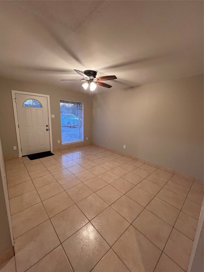 Building Photo - 319 Bellmar Dr