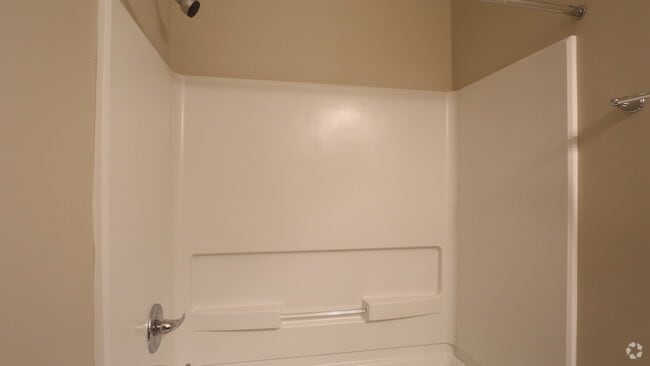 Second Bathroom - 2BR, 2BA - 965 SF - The Jefferson - Brook Lane Apartments