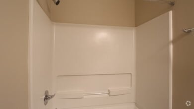 Second Bathroom - 2BR, 2BA - 965 SF - The Jefferson - Brook Lane Apartments