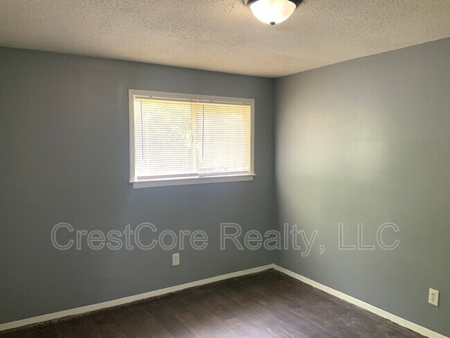 Building Photo - 497 W Shelby Dr