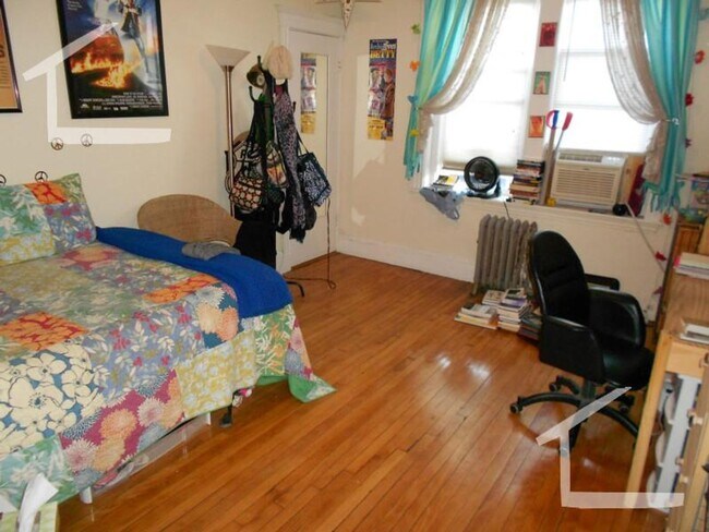 Foto del edificio - HOT BROOKLINE LISTING!!!!!