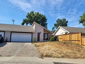 Building Photo - 3633-3635 Sutterwoods Way