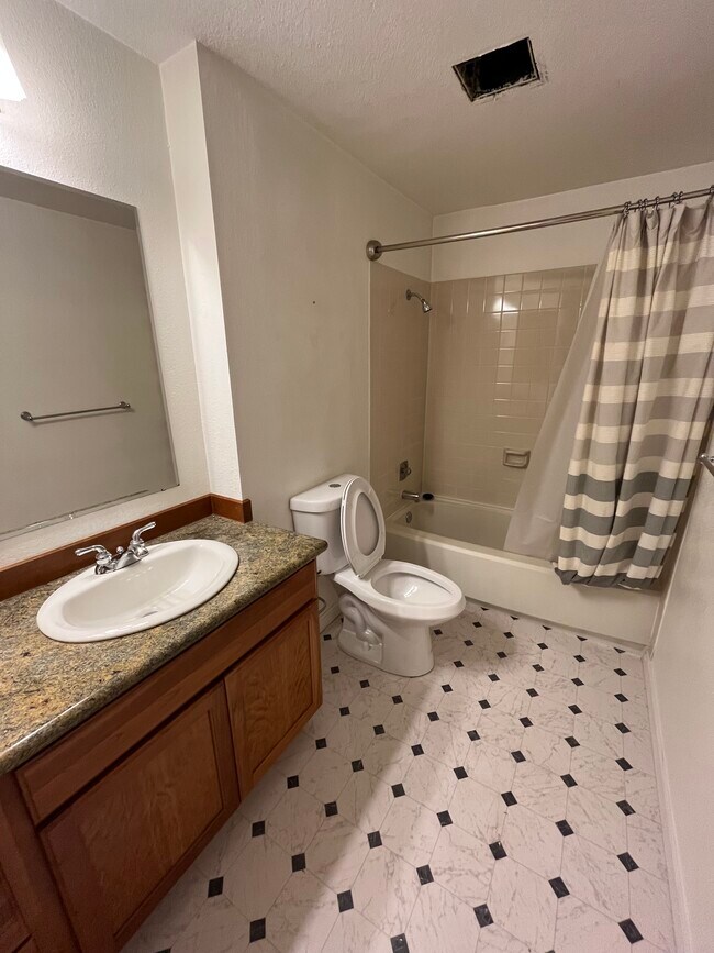 Bath room, new flooring, new toilet. - 12711 NE 120th St