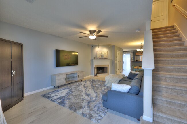 Foto del edificio - 589 Bradburn Village Cir