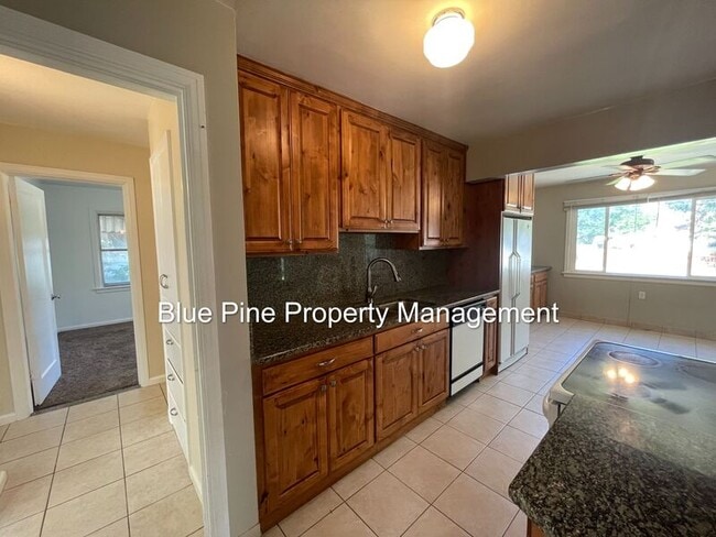 Building Photo - 52 Ravine Dr
