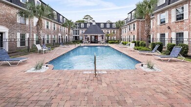 Building Photo - 361 N Post Oak Ln