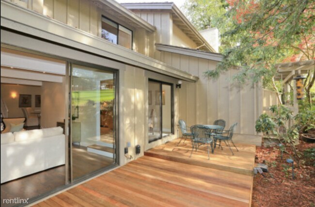 Building Photo - 3 br, 2.5 bath Townhome - 584 Sand Hill Ci...