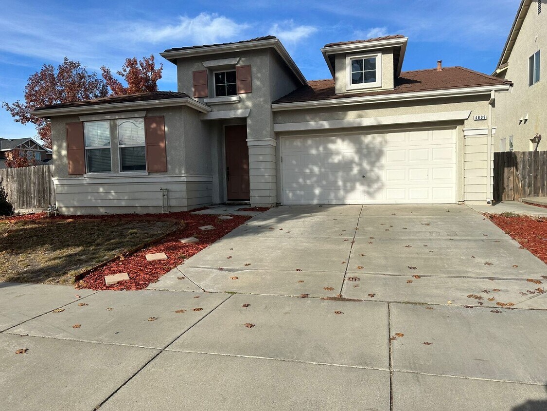 Primary Photo - Beautiful North Merced Home Available Now!