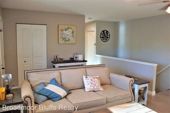 Building Photo - 4 br, 3 bath House - 5060 Manzana Drive