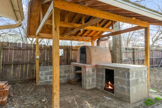 Building Photo - 2514 E Archer St