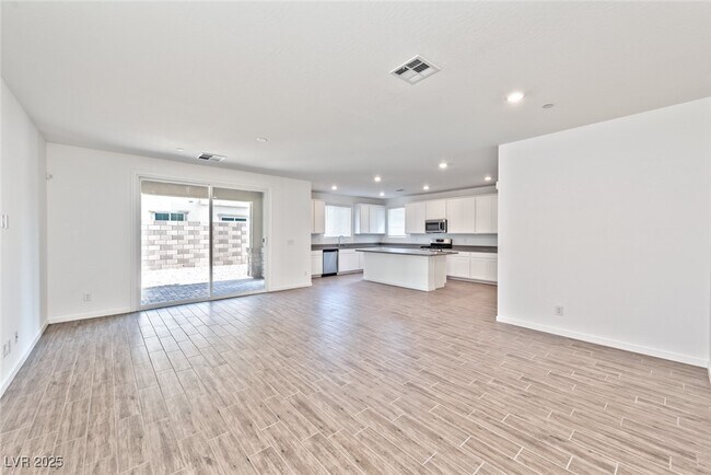 Foto del edificio - 243 Polaris Ridge Ave