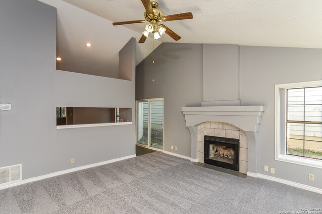 Building Photo - 5927 Catalina Sunrise Dr