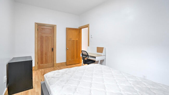 Building Photo - 4278 Rue Sherbrooke