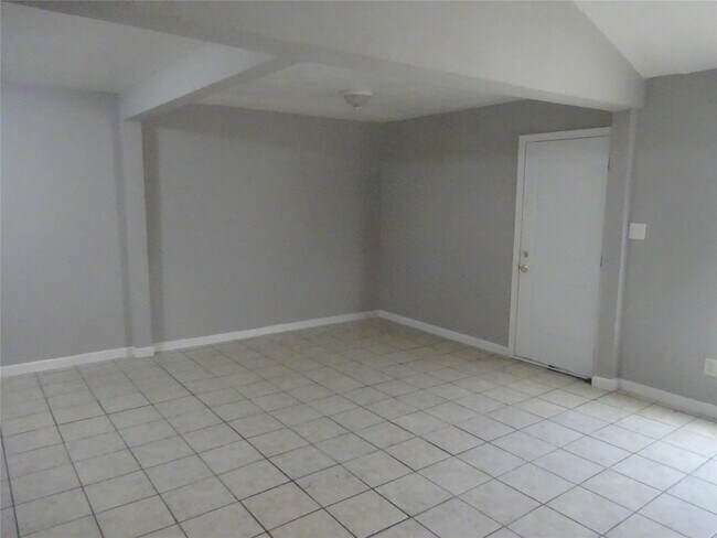 Foto del edificio - 7834 Windward Passage St