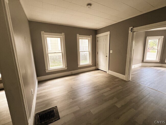 Building Photo - 321 Herkimer St