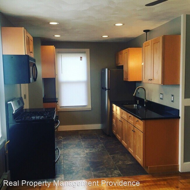Foto del edificio - 4 br, 1 bath House - 12 Main Street