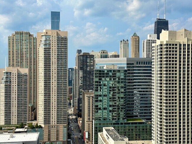 Foto del edificio - 300 N State St