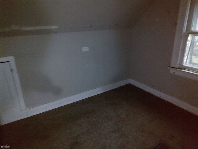 Building Photo - 4 br, 1.5 bath House - 76 East Mapledale A...