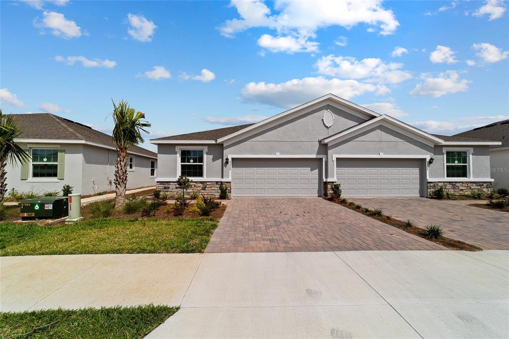 Foto principal - 5249 NW 43rd Ln Rd