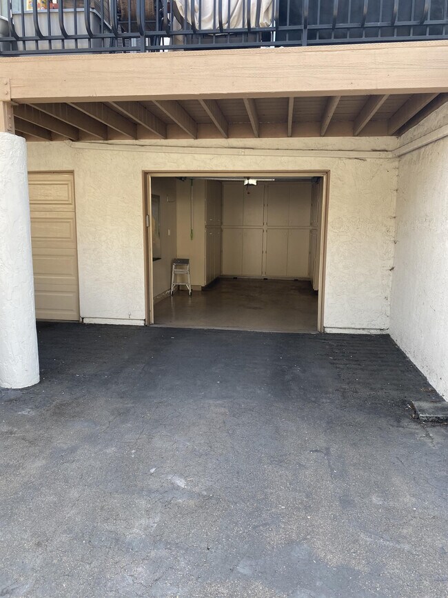 Building Photo - 4608 Villas Dr