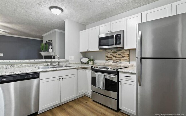Foto del edificio - 331 Bubble Creek Ct