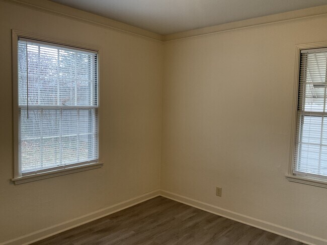 Building Photo - 1329 Melrose Ave