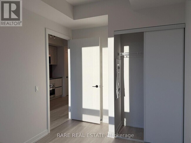 Building Photo - 35 Parliament St