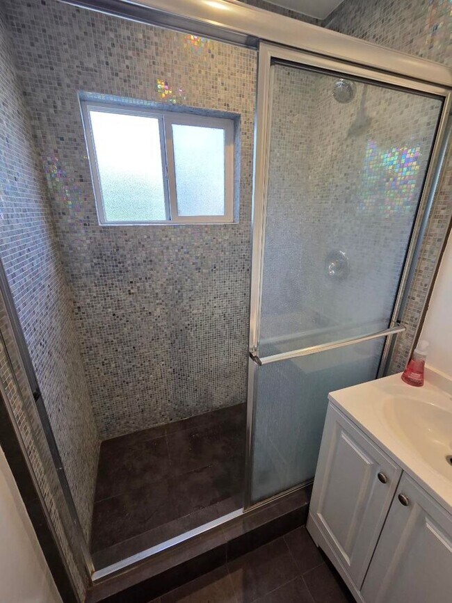 Foto del edificio - 4388 Ventura Canyon Ave