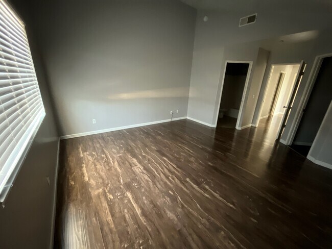 Building Photo - 24422 Webster Ave