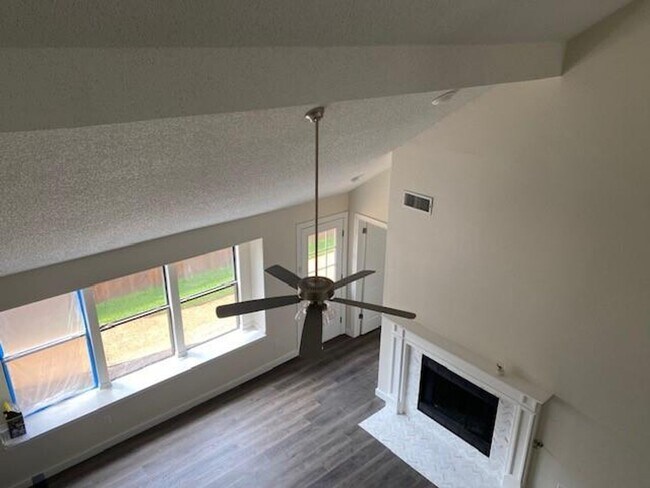 Foto del edificio - LOVELY 2 STORY IN GRAPEVINE! NOT EVEN 5 MI...
