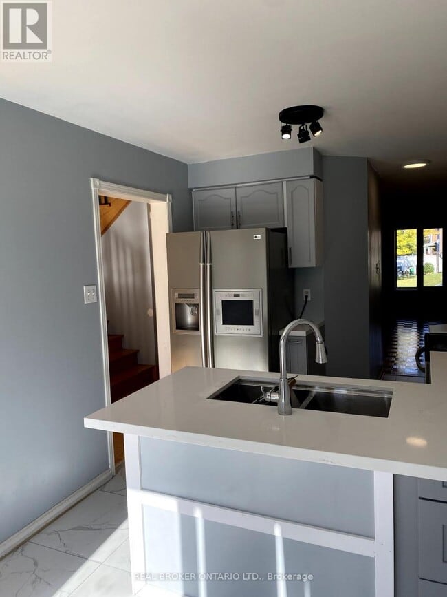 Building Photo - 80 Redfinch Way
