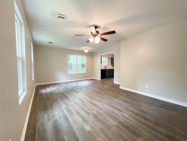 Building Photo - 437 Kingshead Ct